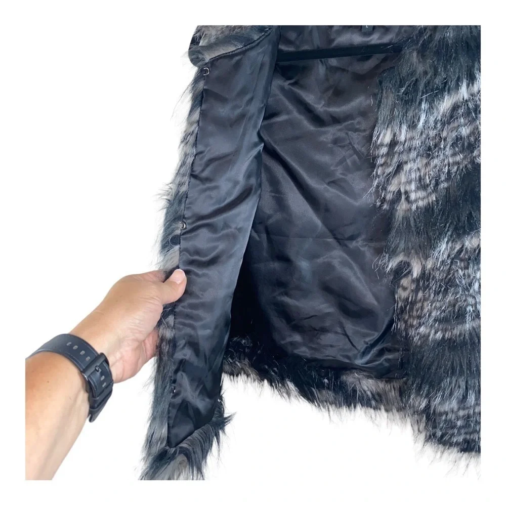 Steve Madden‎ Black and Gray Patterned Furry Vegan Faux Fur Vest Size: L